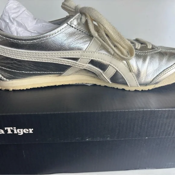 Onitsuka Tiger Mexico 66 by Asics Silver and Off White Sneakers NEW with Box - Picture 2 of 7